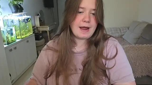 Snapshot of remirann_ chatting on October 6, 11:29 am remirann  online show from October 6, 11:29 am