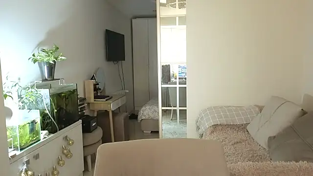 remirann  online show from March 18, 1:47 pm