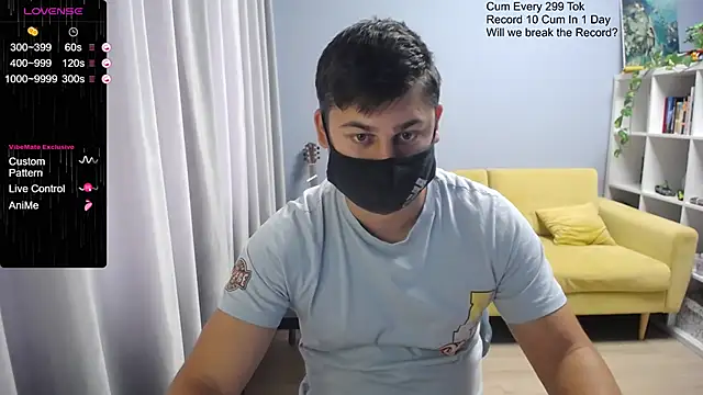 Snapshot of Tomguys chatting on October 21, 8:37 am Tomguys online show from October 21, 8:37 am