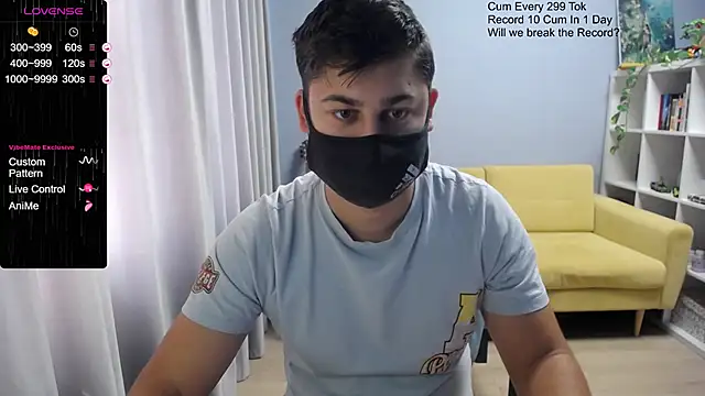 Snapshot of Tomguys chatting on October 23, 6:23 am Tomguys online show from October 23, 6:23 am