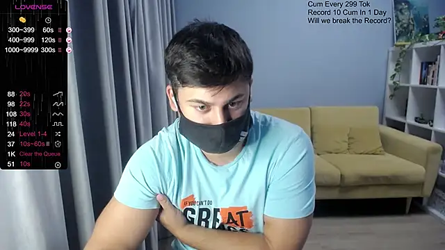 Snapshot of Tomguys chatting on October 24, 7:54 pm Tomguys online show from October 24, 7:54 pm