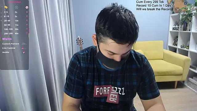 Snapshot of Tomguys chatting on February 20, 8:27 am Tomguys online show from February 20, 8:27 am