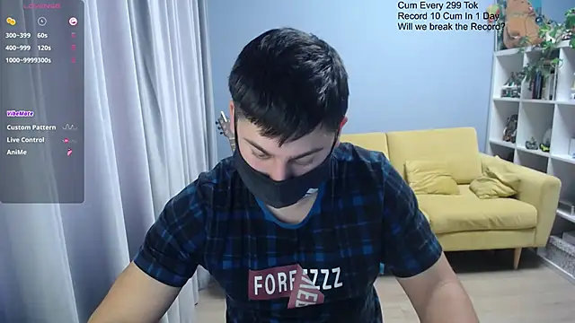 Snapshot of Tomguys chatting on February 22, 12:15 pm Tomguys online show from February 22, 12:15 pm