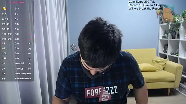 Snapshot of Tomguys chatting on February 24, 7:06 am Tomguys online show from February 24, 7:06 am