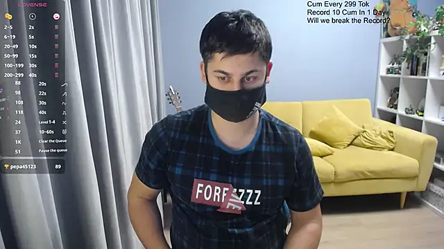 Snapshot of Tomguys chatting on February 25, 7:23 pm Tomguys online show from February 25, 7:23 pm