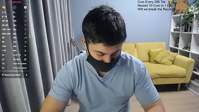 Snapshot of Tomguys chatting on March 4, 7:53 pm Tomguys online show from March 4, 7:53 pm