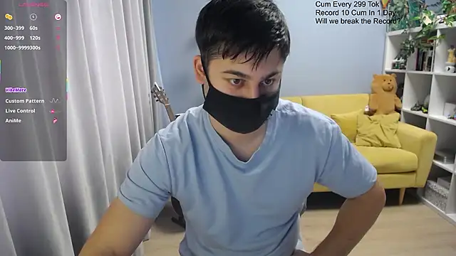 Snapshot of Tomguys chatting on March 6, 8:11 am Tomguys online show from March 6, 8:11 am