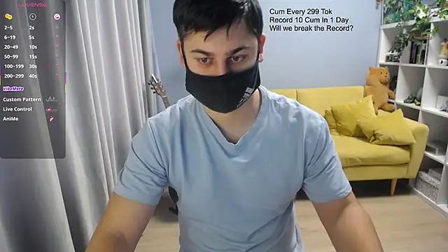 Snapshot of Tomguys chatting on March 7, 8:44 am Tomguys online show from March 7, 8:44 am