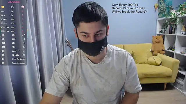 Snapshot of Tomguys chatting on March 12, 8:09 am Tomguys online show from March 12, 8:09 am