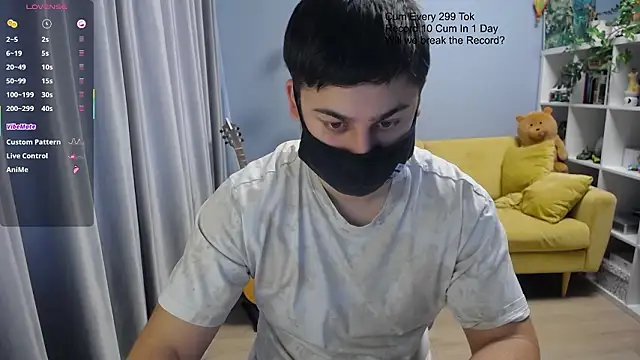 Snapshot of Tomguys chatting on March 14, 8:42 am Tomguys online show from March 14, 8:42 am