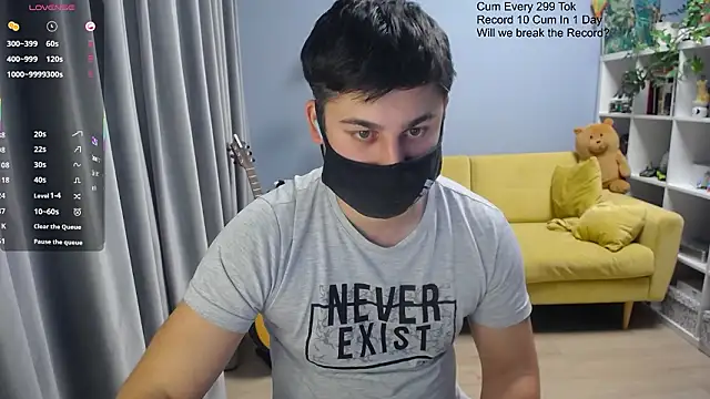 Snapshot of Tomguys chatting on March 16, 8:24 pm Tomguys online show from March 16, 8:24 pm