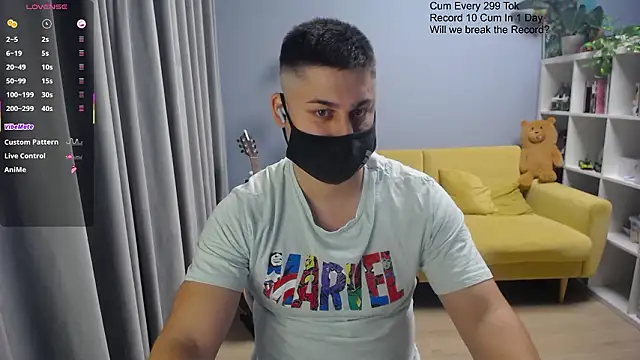 Snapshot of Tomguys chatting on March 22, 7:17 pm Tomguys online show from March 22, 7:17 pm