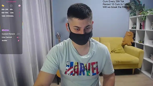 Snapshot of Tomguys chatting on March 25, 8:20 am Tomguys online show from March 25, 8:20 am