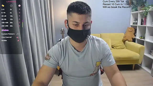 Snapshot of Tomguys chatting on March 25, 8:26 pm Tomguys online show from March 25, 8:26 pm