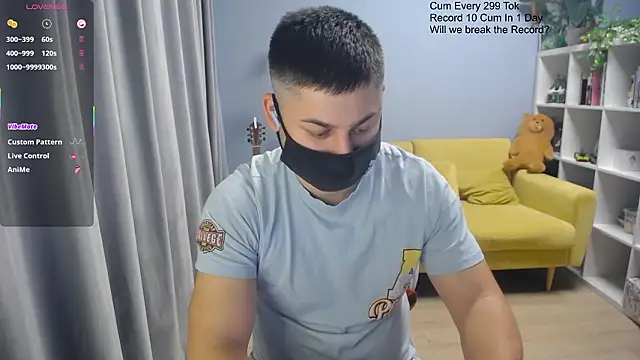 Snapshot of Tomguys chatting on March 26, 8:31 am Tomguys online show from March 26, 8:31 am