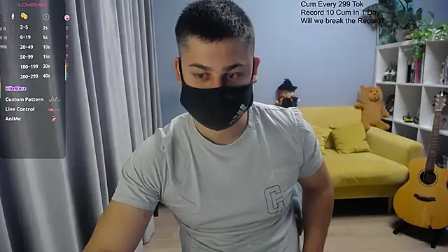 Snapshot of Tomguys chatting on March 31, 8:04 am Tomguys online show from March 31, 8:04 am