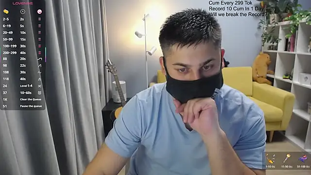 Snapshot of Tomguys chatting on April 3, 8:18 pm Tomguys online show from April 3, 8:18 pm