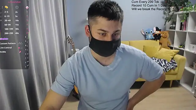 Snapshot of Tomguys chatting on April 5, 10:12 am Tomguys online show from April 5, 10:12 am