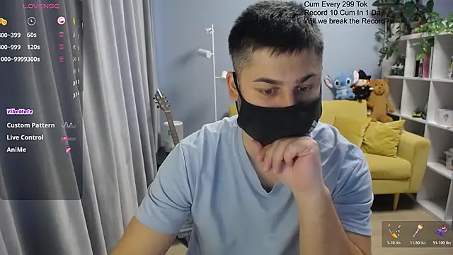 Snapshot of Tomguys chatting on April 6, 8:26 am Tomguys online show from April 6, 8:26 am