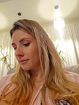 Snapshot of MishaBrizo chatting on March 1, 4:22 pm MishaBrizo online show from March 1, 4:22 pm