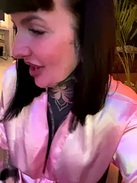 Snapshot of InkedBiitch chatting on December 3, 8:06 pm InkedBiitch online show from December 3, 8:06 pm