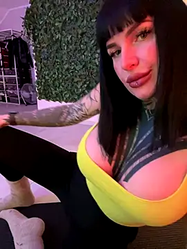 Snapshot of InkedBiitch chatting on December 5, 5:48 am InkedBiitch online show from December 5, 5:48 am