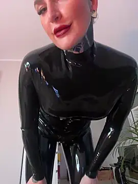 Snapshot of InkedBiitch chatting on December 22, 4:38 pm InkedBiitch online show from December 22, 4:38 pm