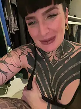 Snapshot of InkedBiitch chatting on February 3, 7:00 pm InkedBiitch online show from February 3, 7:00 pm