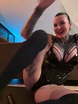 Snapshot of InkedBiitch chatting on February 9, 6:47 pm InkedBiitch online show from February 9, 6:47 pm