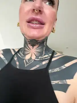 Snapshot of InkedBiitch chatting on March 17, 6:51 am InkedBiitch online show from March 17, 6:51 am