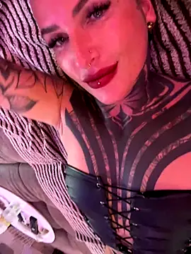 Snapshot of InkedBiitch chatting on September 14, 5:12 pm InkedBiitch online show from September 14, 5:12 pm