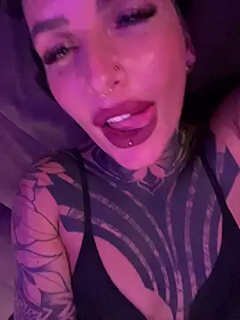 Snapshot of InkedBiitch chatting on September 16, 7:26 pm InkedBiitch online show from September 16, 7:26 pm