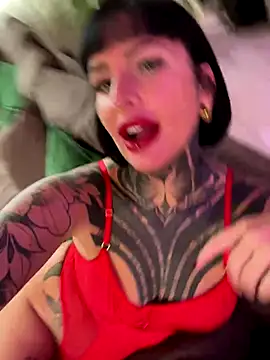 Snapshot of InkedBiitch chatting on October 24, 7:16 am InkedBiitch online show from October 24, 7:16 am