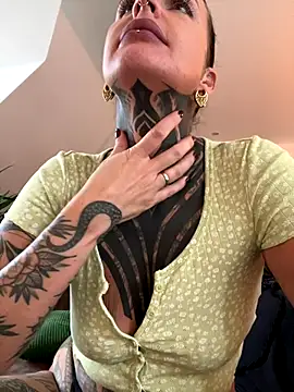 Snapshot of InkedBiitch chatting on October 25, 7:38 am InkedBiitch online show from October 25, 7:38 am