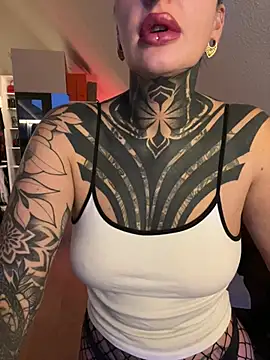 InkedBiitch online show from January 9, 4:10 pm