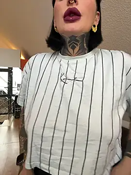 InkedBiitch online show from January 10, 9:00 am