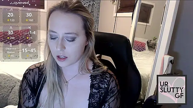 ursluttygf online show from December 7, 11:01 pm