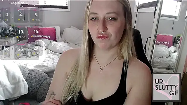 ursluttygf online show from December 8, 6:06 pm