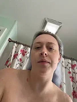 Snapshot of ursluttygf chatting on February 8, 6:33 pm ursluttygf online show from February 8, 6:33 pm