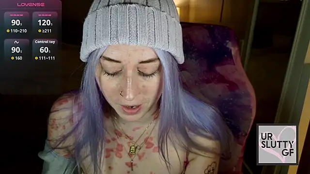 Snapshot of ursluttygf chatting on April 3, 3:32 pm ursluttygf online show from April 3, 3:32 pm