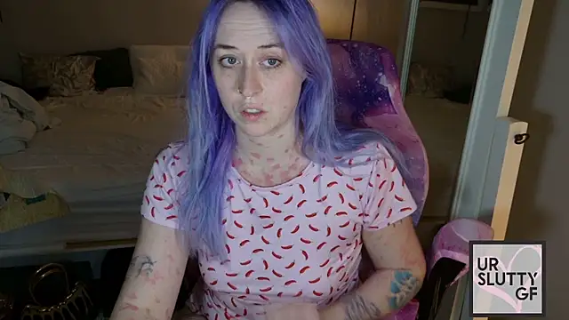 Snapshot of ursluttygf chatting on April 22, 2:14 am ursluttygf online show from April 22, 2:14 am