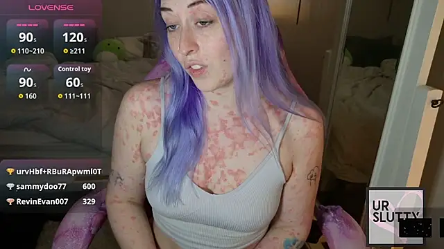 Snapshot of ursluttygf chatting on April 24, 6:21 pm ursluttygf online show from April 24, 6:21 pm
