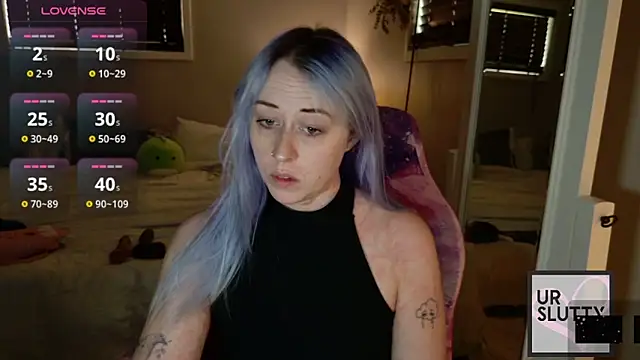 Snapshot of ursluttygf chatting on May 19, 3:18 pm ursluttygf online show from May 19, 3:18 pm