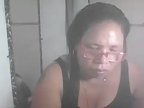 Snapshot of hotwet_mama4uxx chatting on January 21, 1:32 pm hotwet mama4uxx online show from January 21, 1:32 pm