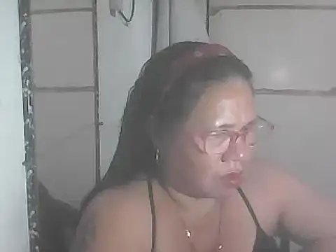 Snapshot of hotwet_mama4uxx chatting on January 27, 1:41 pm hotwet mama4uxx online show from January 27, 1:41 pm