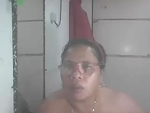 Snapshot of hotwet_mama4uxx chatting on February 2, 3:39 pm hotwet mama4uxx online show from February 2, 3:39 pm