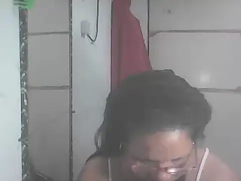 Snapshot of hotwet_mama4uxx chatting on February 2, 6:42 pm hotwet mama4uxx online show from February 2, 6:42 pm