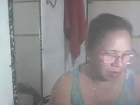 Snapshot of hotwet_mama4uxx chatting on February 8, 3:31 pm hotwet mama4uxx online show from February 8, 3:31 pm