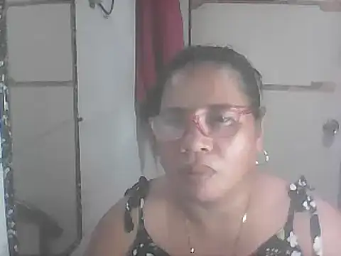 Snapshot of hotwet_mama4uxx chatting on February 23, 3:29 pm hotwet mama4uxx online show from February 23, 3:29 pm