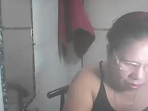 Snapshot of hotwet_mama4uxx chatting on March 1, 1:40 pm hotwet mama4uxx online show from March 1, 1:40 pm